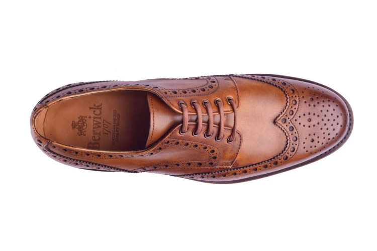 Berwick 4485 Cuero Derby, derby premium havy country brogue, skóra cielęca, skóra anilinowa, otwarta przyszwa, podeszwa gumowa dainite,