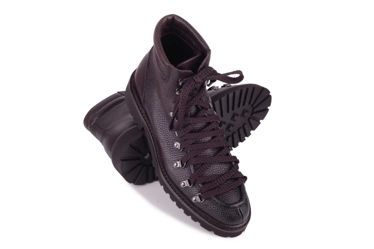 sznurowane buty za kostke