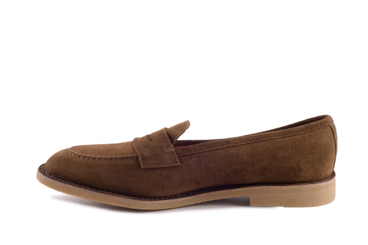 Carlos Santos 1789 penny loafers mokasyny szyte ręcznie ze skóry zamszowej w kolorze brązowym.