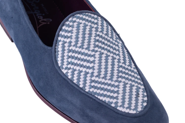 piękne włoskie buty wsuwane