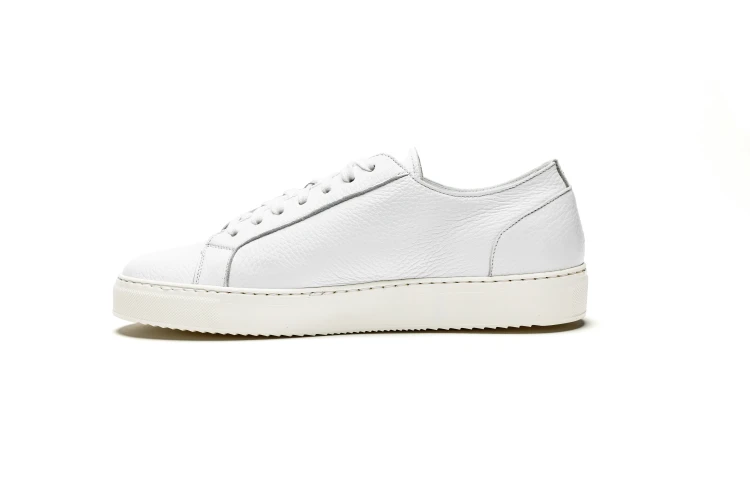 biały sneakers ze skóry jelenia