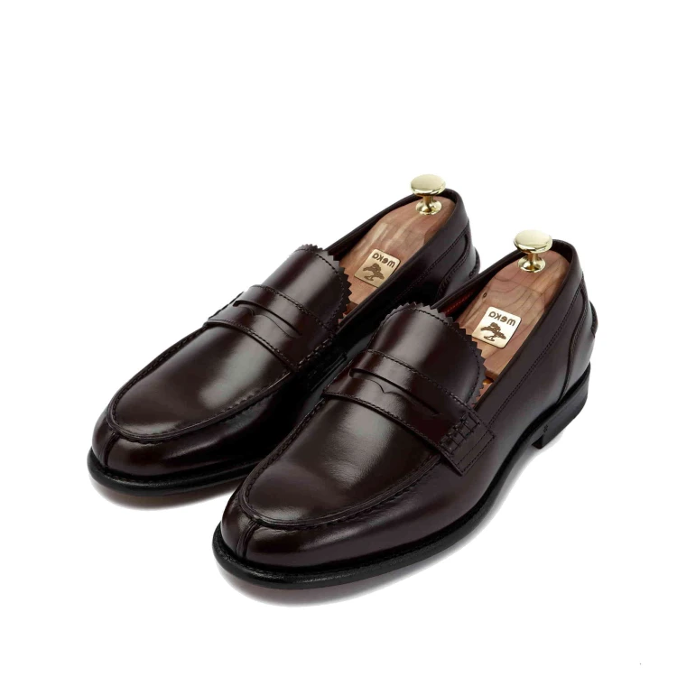meka-loafersy-mokasyny-penny-loafers-kolor-bordowy-goodyear-welted-konstrukcja-pasowa-na-skorzanej-podeszwie.jpg