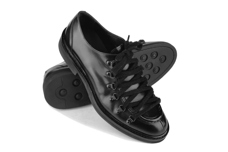 Partigiani 8719 Black Derby na gumowej elastycznej podeszwie