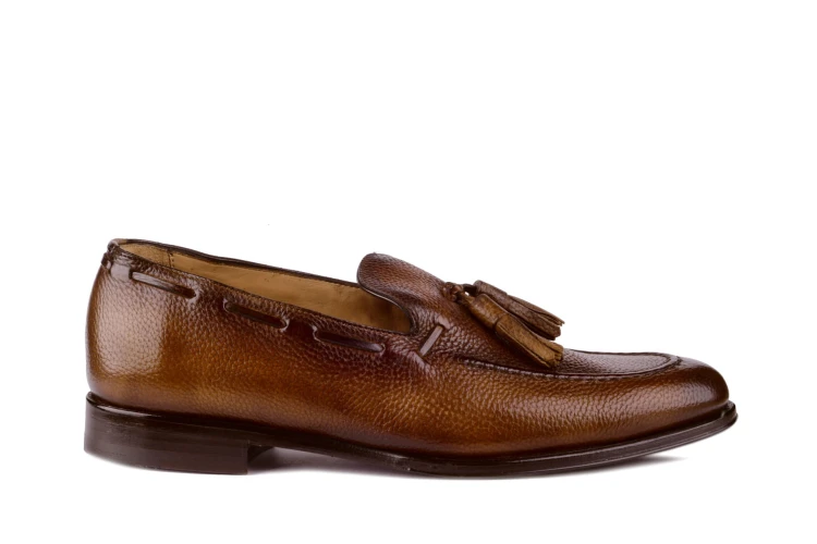 Tassell loafers ze skóry groszkowej, ręcznie szyte