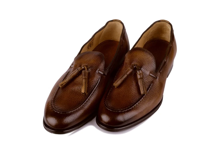Tassell loafers ze skóry groszkowej