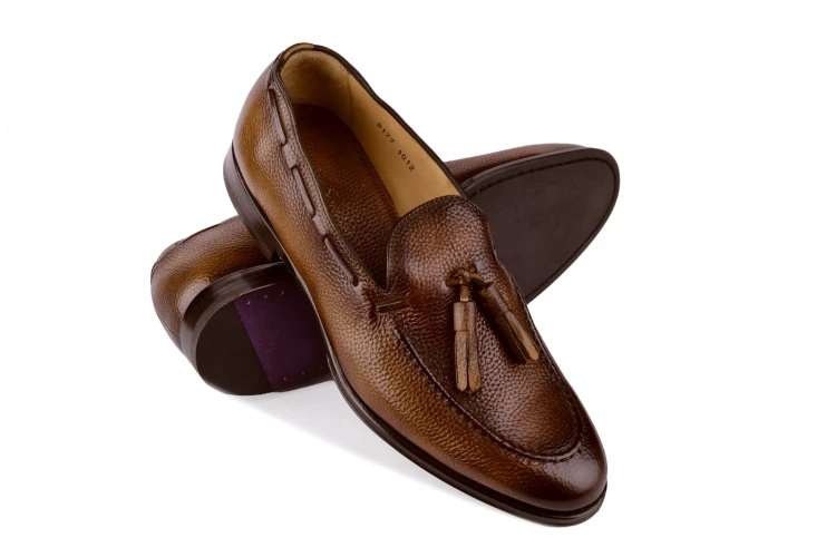 Tassell loafers ze skóry groszkowej na gumowej podeszwie