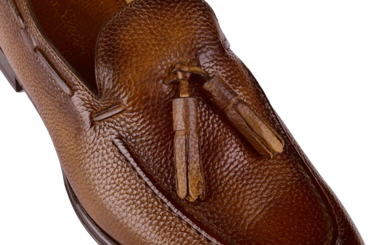 Tassell loafers ze skóry groszkowej