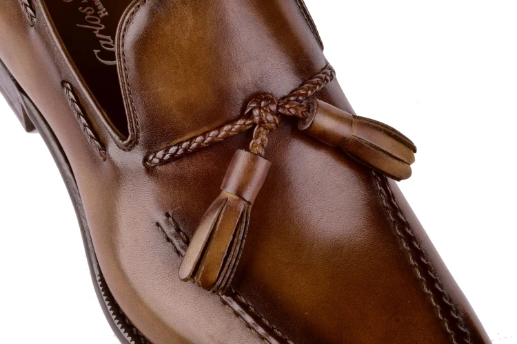 tassell loafers