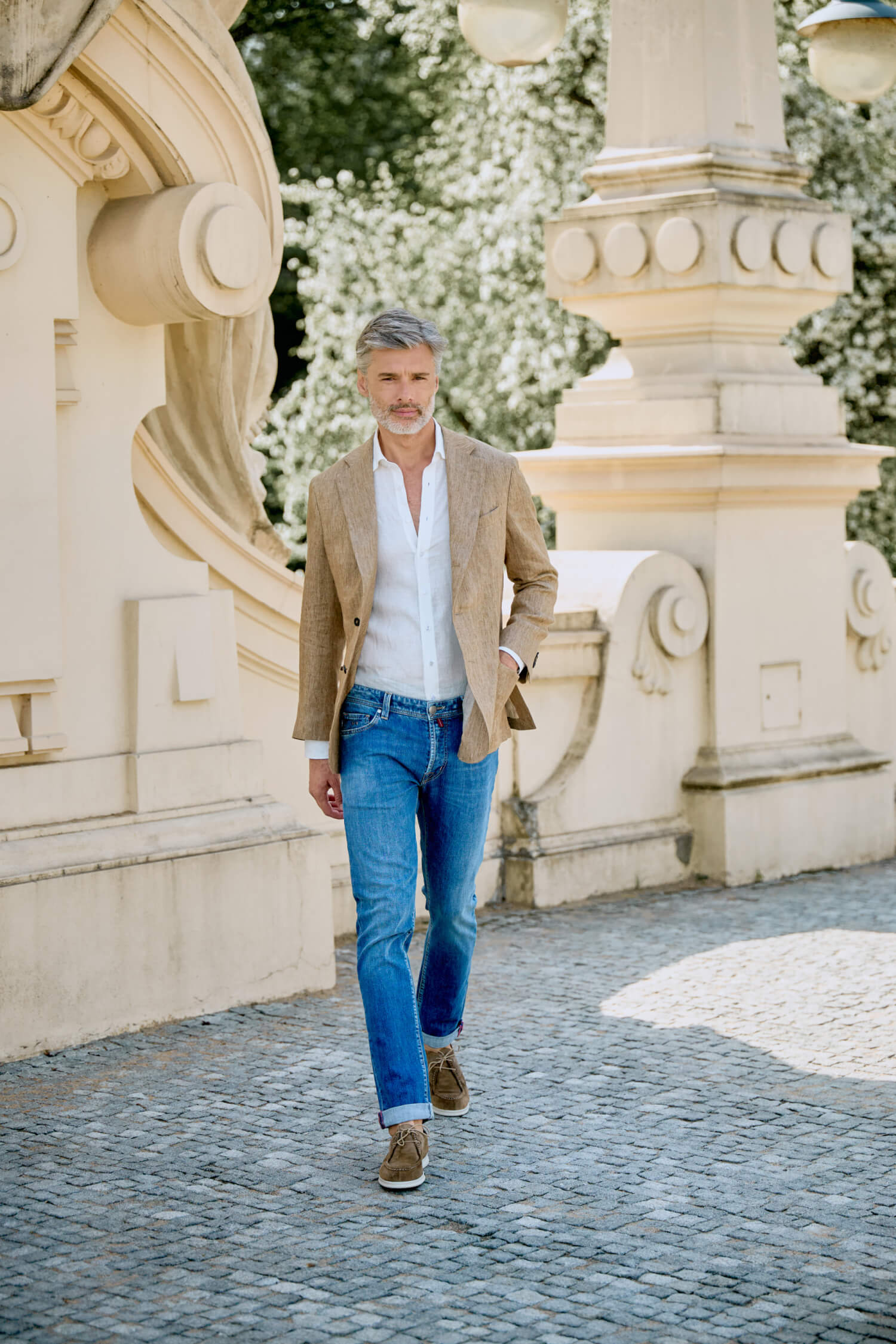 swobodny styl idealny do pracy w biurze latem - na nogach miękkie derby Partigiani