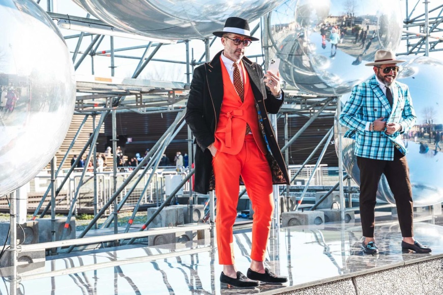 Pitti Uomo, czarne mokasyny