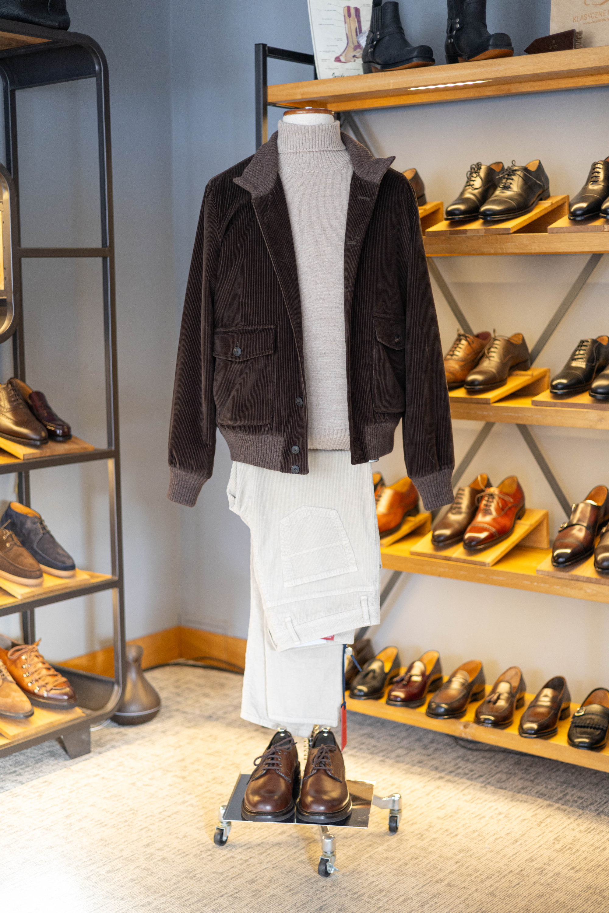 Brązowe buty derby plain w zestawie codzienny casual