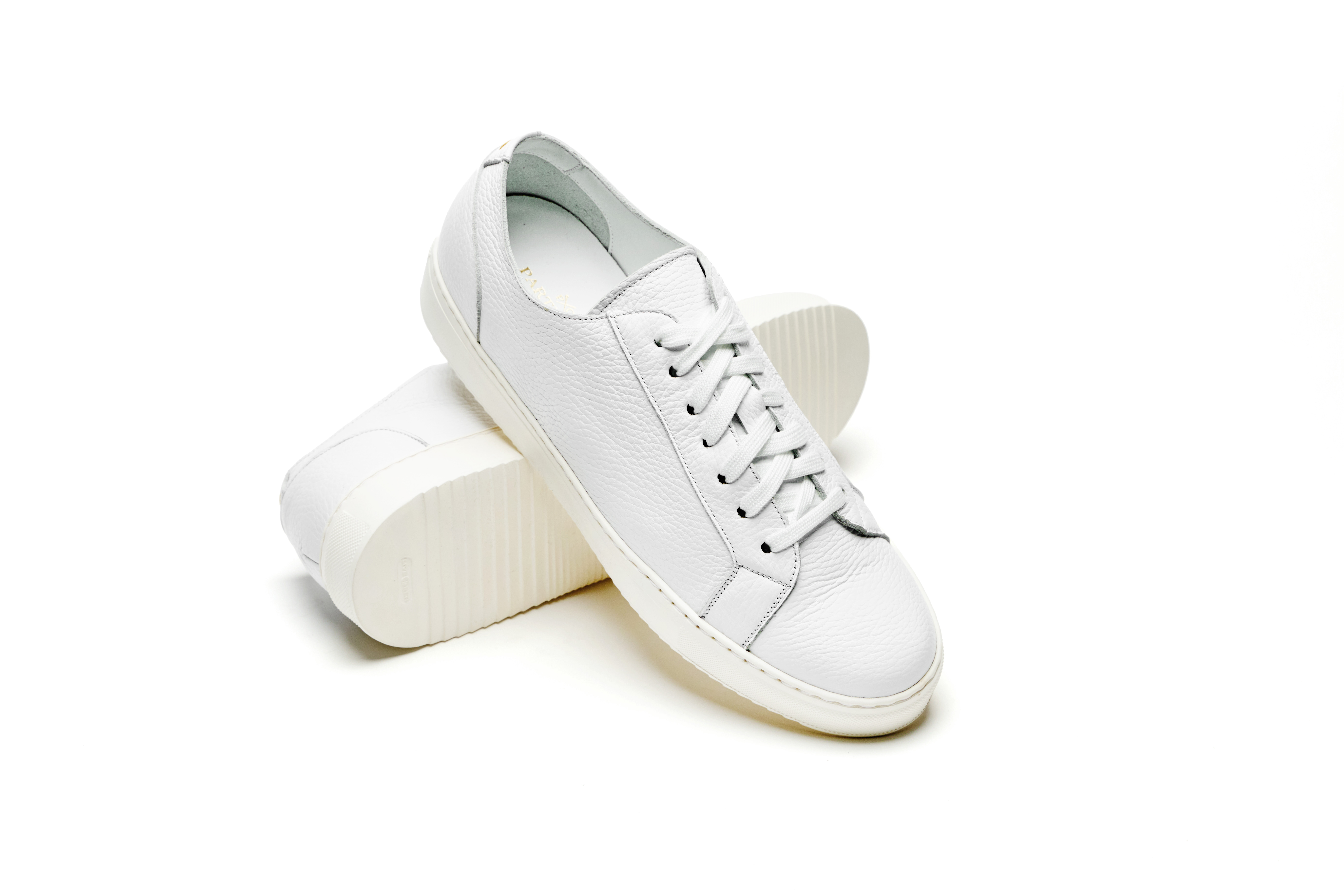 biały sneakers ze skóry jelenia